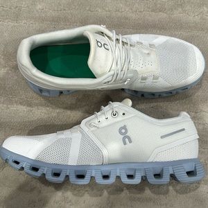 ON RUNNING Women's Cloud 5 Athletic Outdoor Lace Trainers, White/Chambray